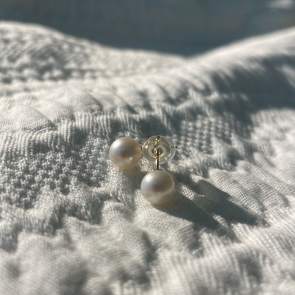 NWT Marielle Genuine Cultured Pearl Studs // 14k Italian Solid Gold (6mm) - Picture 6 of 6